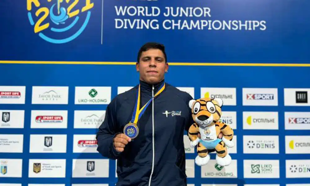 Kawan Pereira campeão mundial júnior saltos ornamentais trampolim 3m