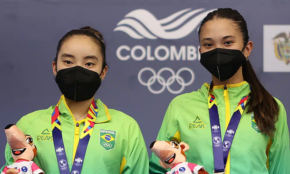 Giulia Takahashi Laura Watanabe prata duplas ouro equipes Cáli
