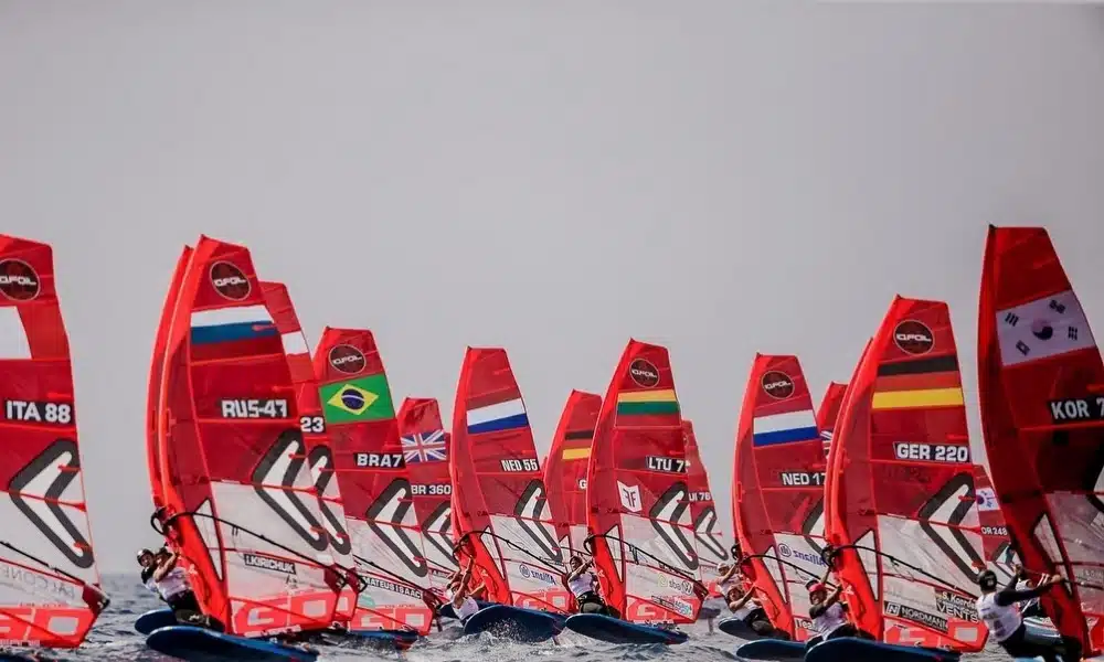 Mateus Isaac sobe para 17º no IQFoil International Games
