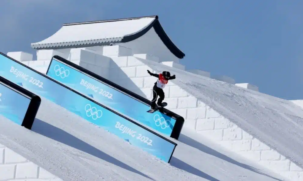 Zoi Sadowski Synott Snowboard Slopstyle