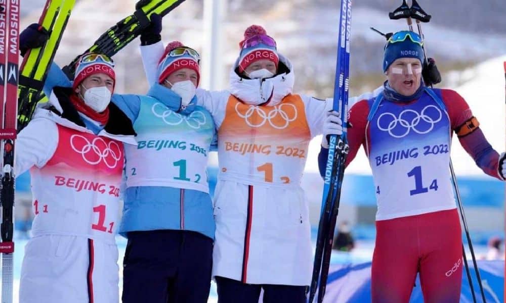 Biatlo Noruega ouro revezamento masculino Pequim-2022