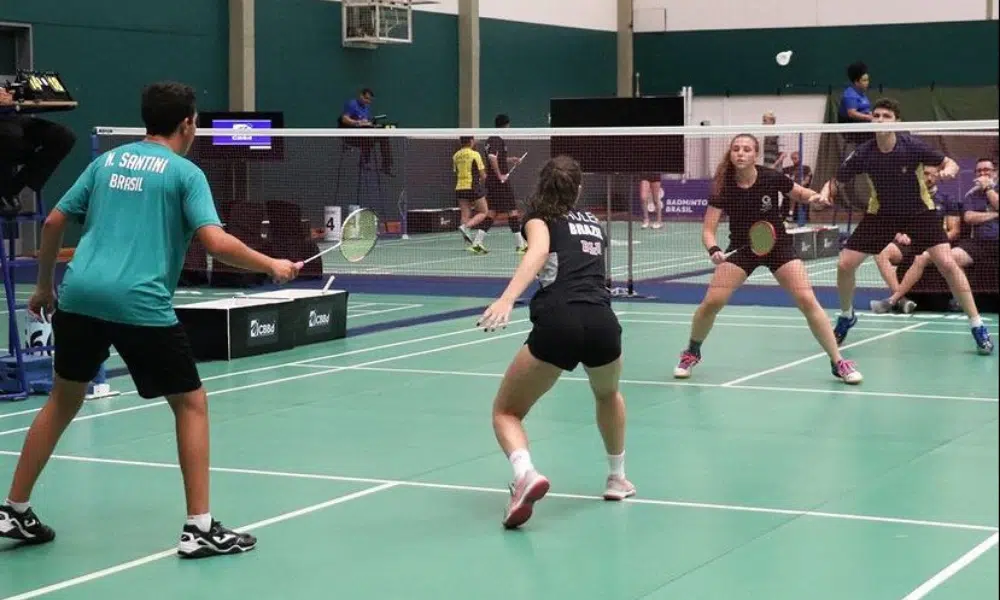 Duplas mistas no Brasileiro de badminton
