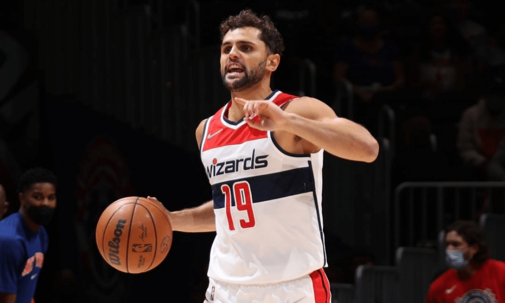Raulzinho defende o Washington Wizards da NBA
