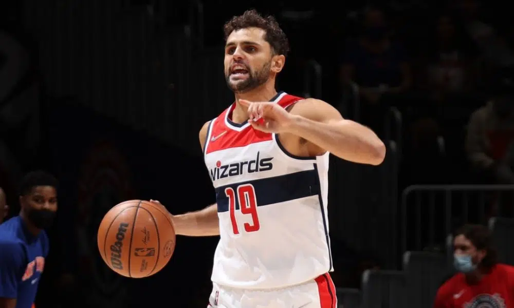 Raulzinho defende o Washington Wizards da NBA
