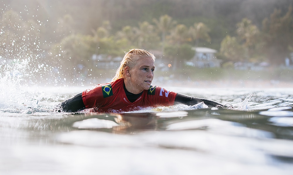 Tatiana Weston-Webb surfe etapa de Pipeline circuito mundial de surfe