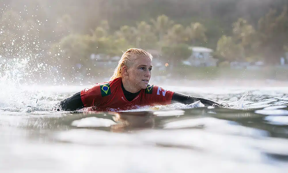 Tatiana Weston-Webb surfe etapa de Pipeline circuito mundial de surfe