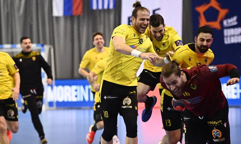 Patrick Lemos comemora mais uma vitória do AEK Atenas na Liga Europeia de handebol