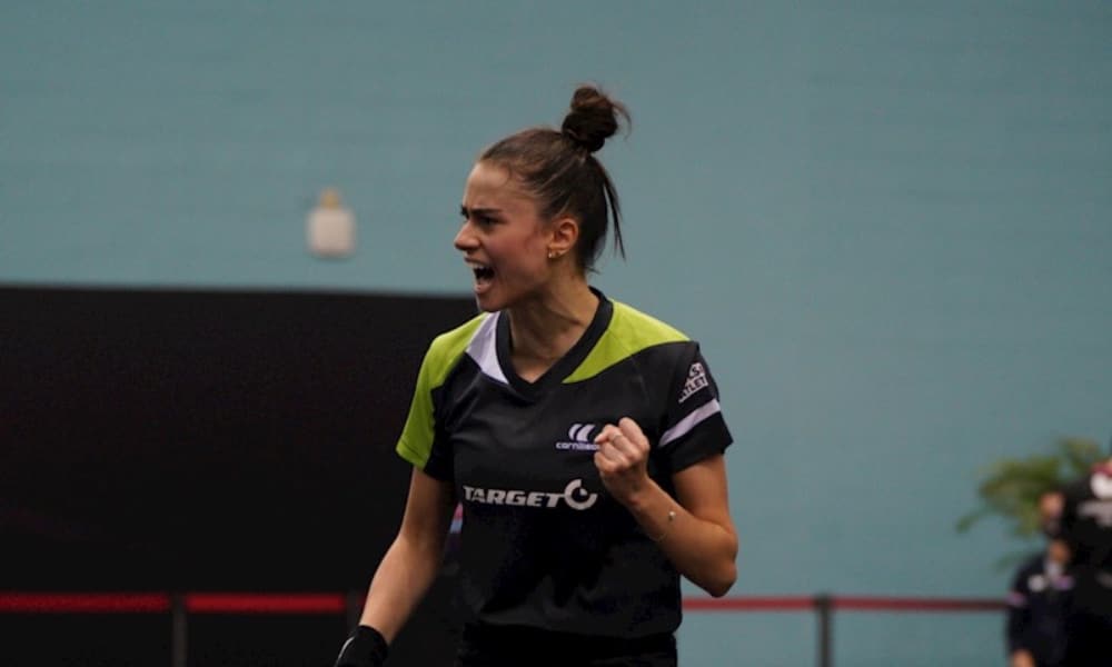Bruna Takahashi vence partida em WTT Grand Smash Singapura tênis de mesa