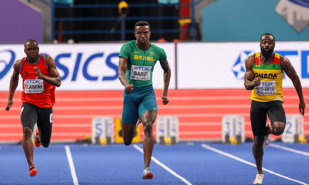 Felipe Bardi competindo nas eliminatórias dos 60m no Mundial Indoor de atletismo