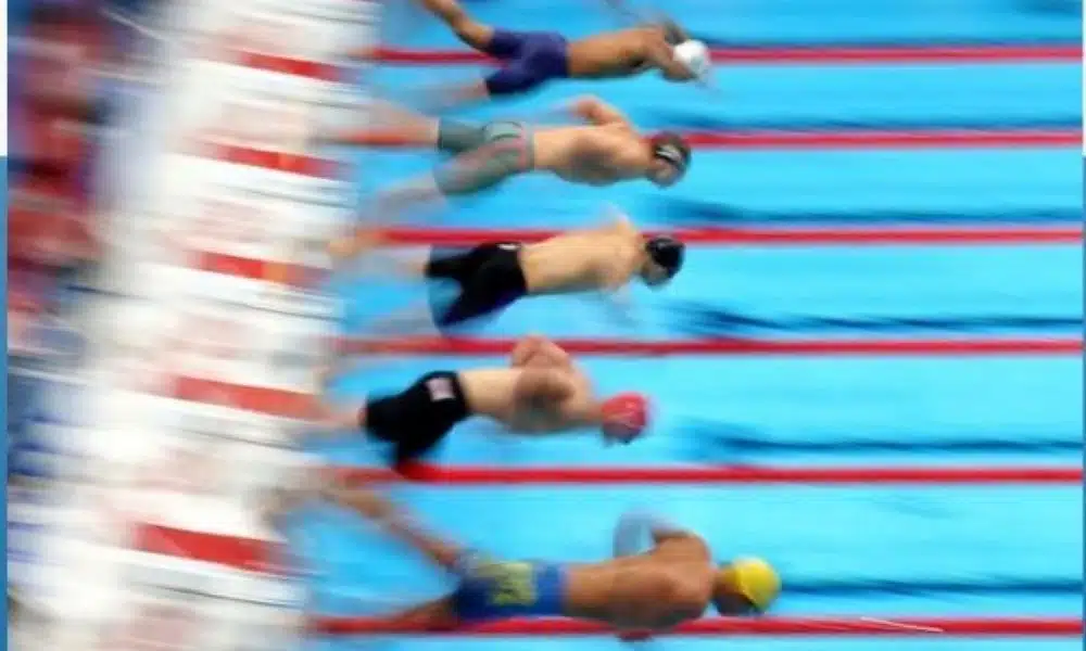 Fina bane russos e bielorrussos e tira Mundial de piscina curta de Kazan