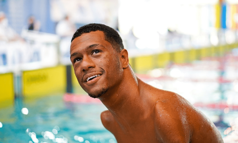 Campeão paralímpico, Gabriel Araújo bate o recorde mundial na classe S2