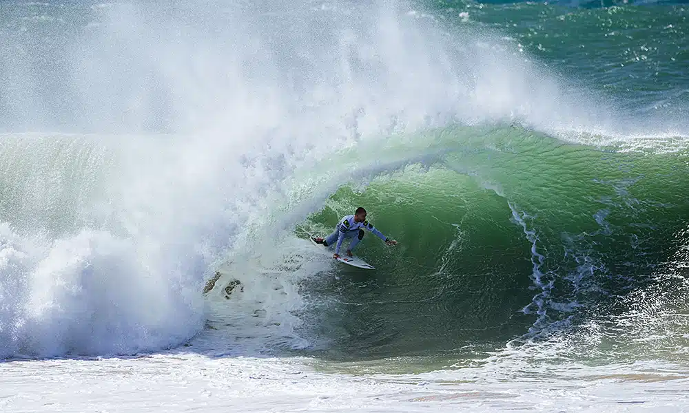 Caio Ibelli surfe Filipe Toledo circuito mundial de surfe Supertubos Peniche Portugal