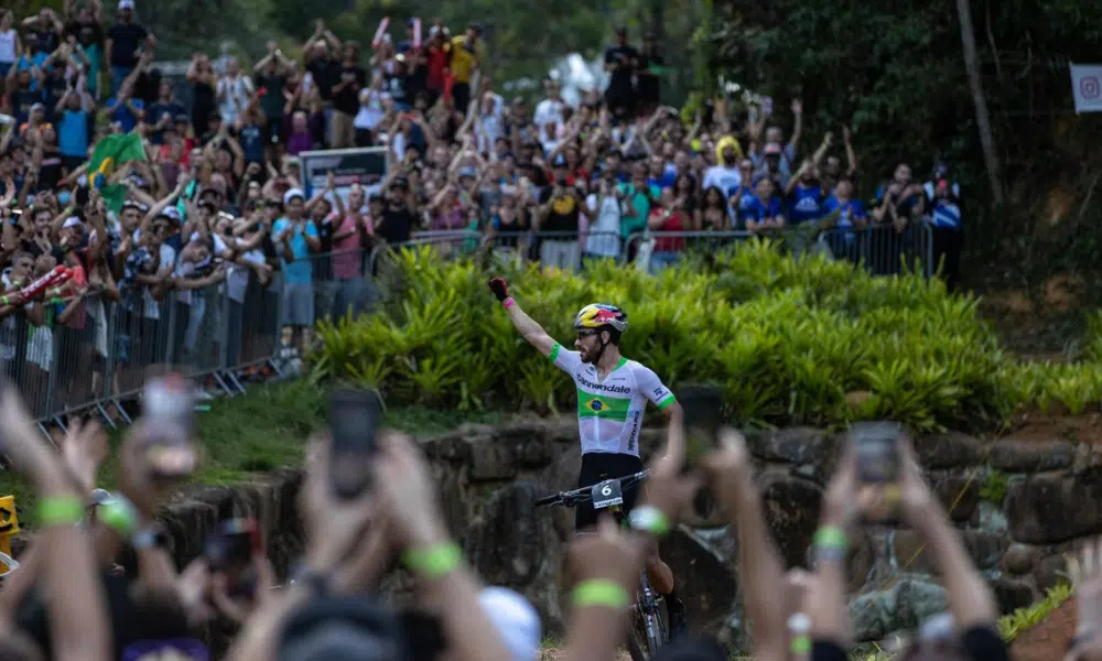 Henrique Avancini contou com apoio da torcida na Copa do Mundo de Mountain Bike em Petrópolis