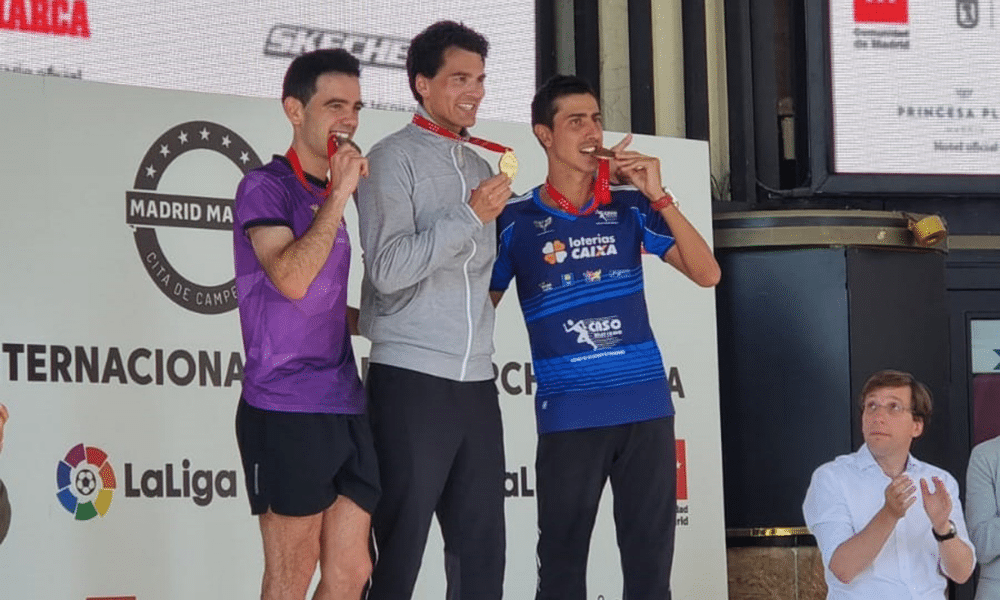 Caio Bonfim no pódio do GP Madrid de marcha atlética