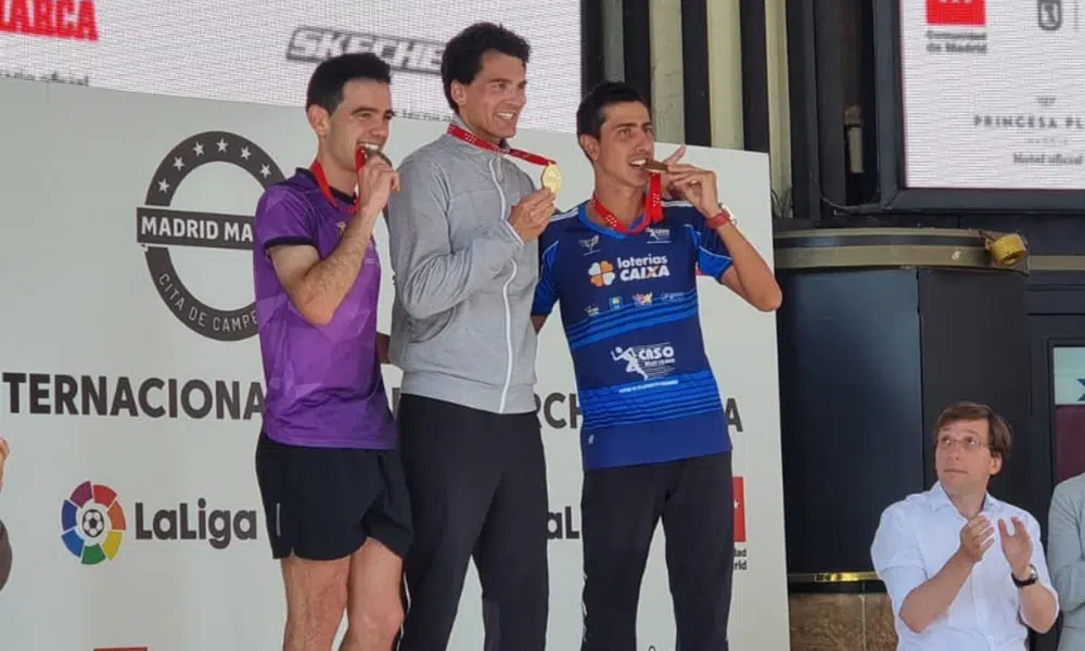 Caio Bonfim no pódio do GP Madrid de marcha atlética