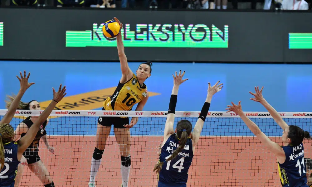 Vakifbank, de Gabi Guimarães, bateu o Fenerbahce de Ana Crisitina na final do Turco de vôlei