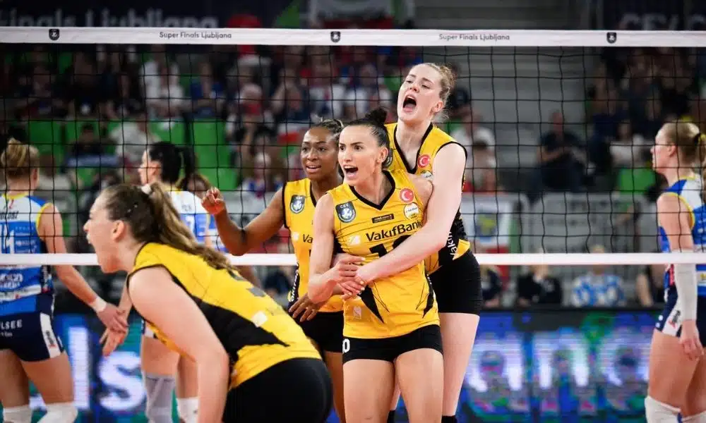 Gabi tem atuação de gala e Vakifbank vence a Champions de vôlei