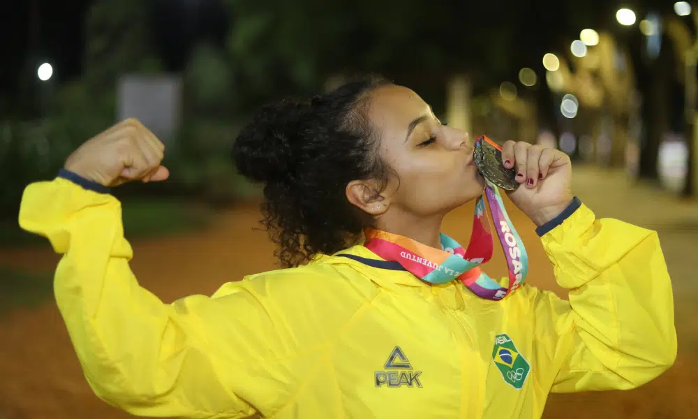 Giovanna Tavares prata levantamento de peso Rosario 2022