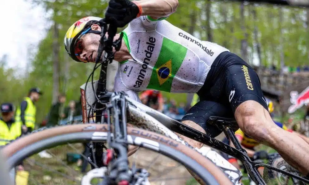 Henrique Avancini mountain bike décimo colocado short track Copa do Mundo MTB Nové Mesto infecção pulmonar