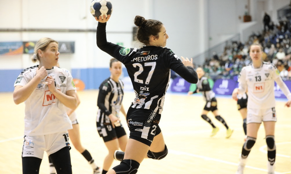Isabelle Medeiros na Copa Europeia de handebol
