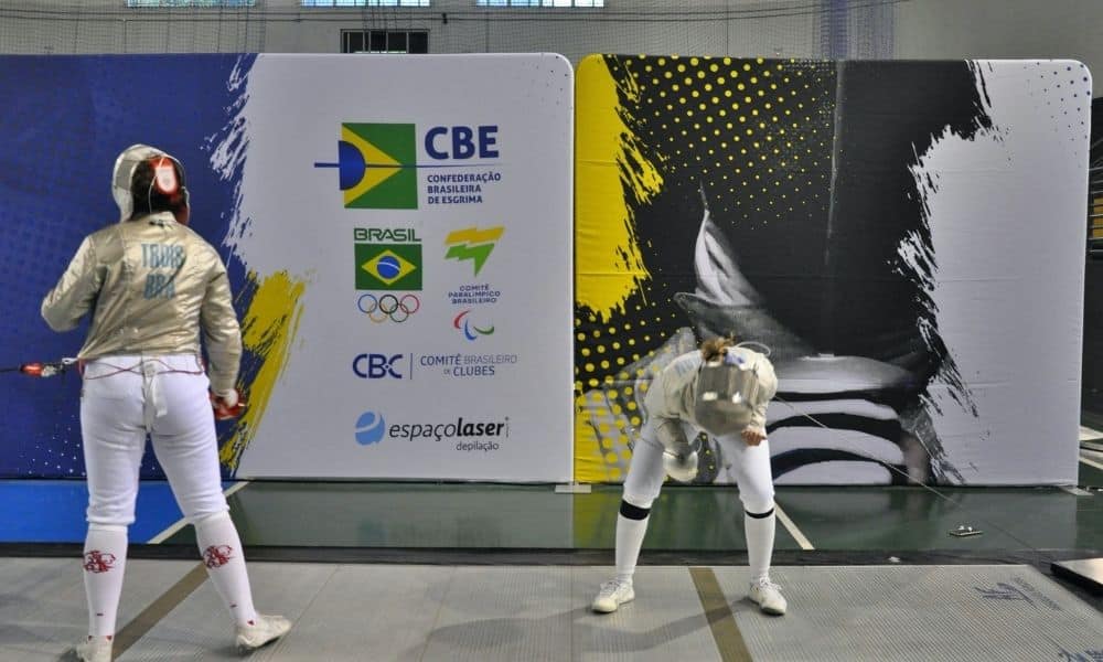 Luana Pekelman vibra com titulo adulto diante de Karina Trois. Foto: Rosele Sanchotene/CBE