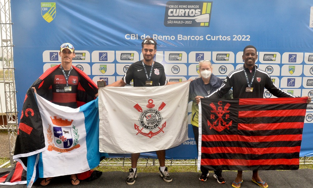 O Corinthians, de Tomás Levy, protagonizou um duelo com o Botafogo no CBI de remo