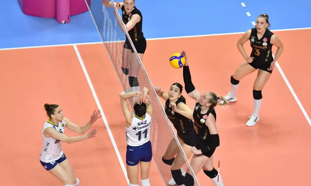 Fenerbahce vs Vakifbank pelo quarto jogo da final do Turco de vôlei feminino