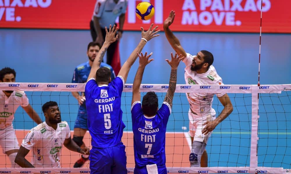 Wallace ataca em jogo do Cruzeiro contra o Minas pela Superliga de vôlei masculino