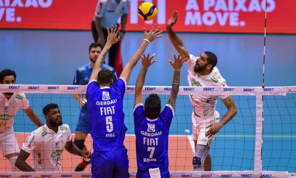 Wallace ataca em jogo do Cruzeiro contra o Minas pela Superliga de vôlei masculino