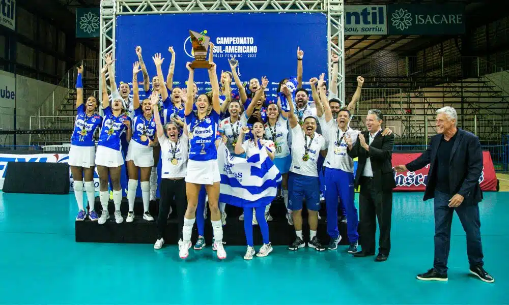 minas campeão em cima do praia sul-americano de clubes de vôlei feminino