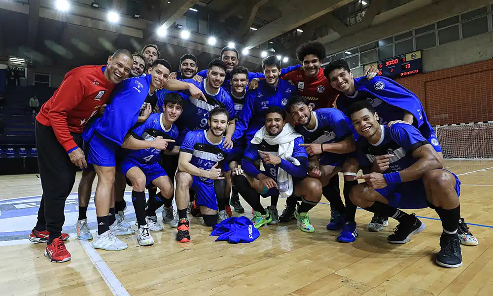 Pinheiros comemora classificação para as semifinais do Sul/Sudeste da Liga Nacional de Handebol (Foto: Ricardo Bufolin/ECP)