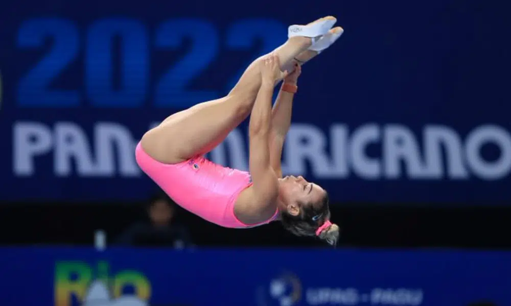 Camilla Gomes representa o Brasil no Pan-Americano de ginástica trampolim