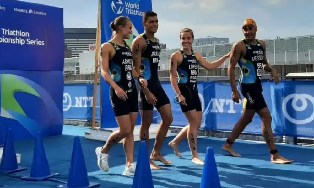 Equipe do Brasil formada por Miguel Hidalgo, Manoel Messias, Djenyfer Arnold e Vittoria Lopes ficam em 11º na World Series Sunderland (Foto: Divulgação/World Triathlon)