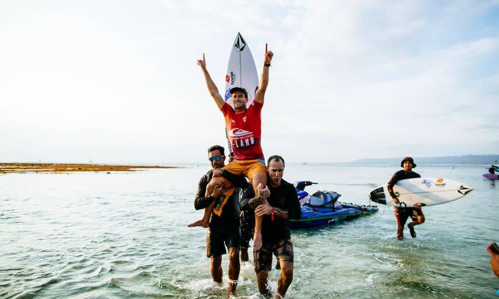 Jack Robinson bate Medina e Filipinho e é campeão em G-Land