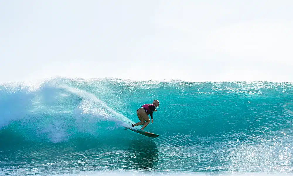 Tatiana Weston-Webb surfe G-Land Insonésia circuito mundial de surfe Tati Weston-Webb
