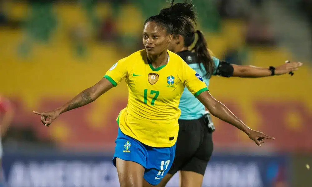 Brasil confirma favoritismo e vence Paraguai por 2 a 0