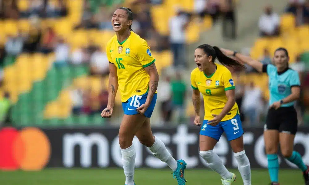 Brasil goleia Venezuela e garante vaga na semifinal
