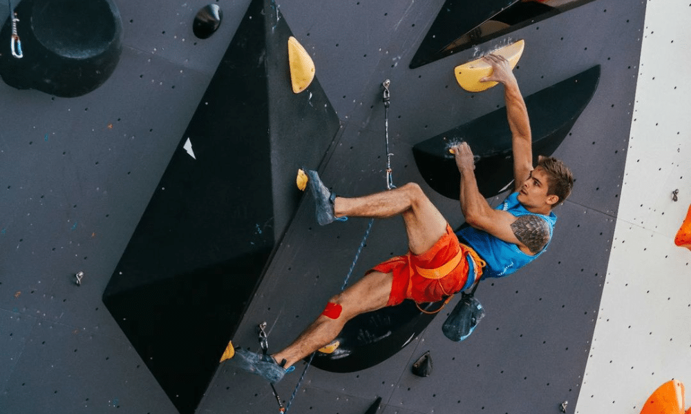 Felipe Ho no lead da Copa do Mundo de escalada esportiva