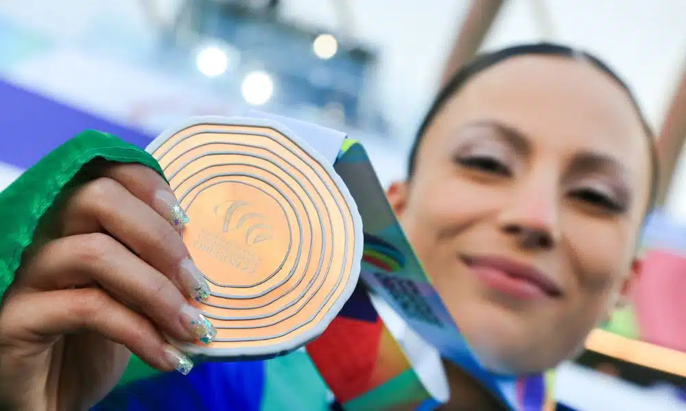 Letícia Oro Melo desembarca no Brasil projetando superar os 7 metros