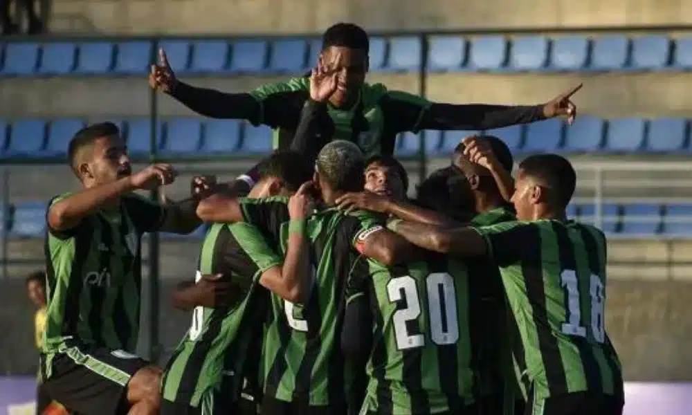 Palmeiras vence, mas América-MG retoma liderança do Brasileirão sub-20