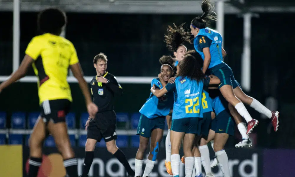 Seleção brasileira sub-20 de futebol feminino contra o Flamengo
