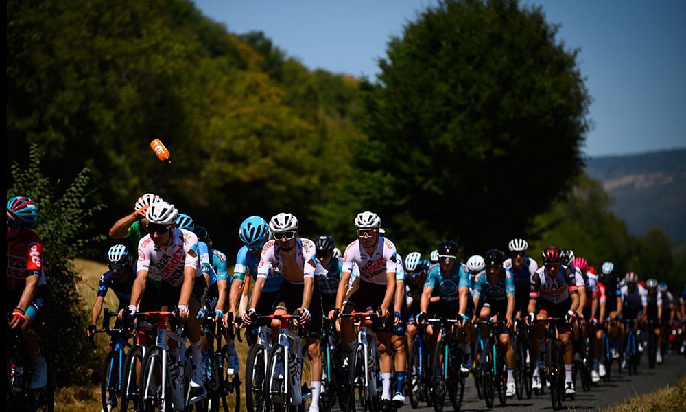 Vinícius Rangel terminou a quarta etapa da Renewi Tour de ciclismo de estrada em 133° lugar (Foto: Reprodução)