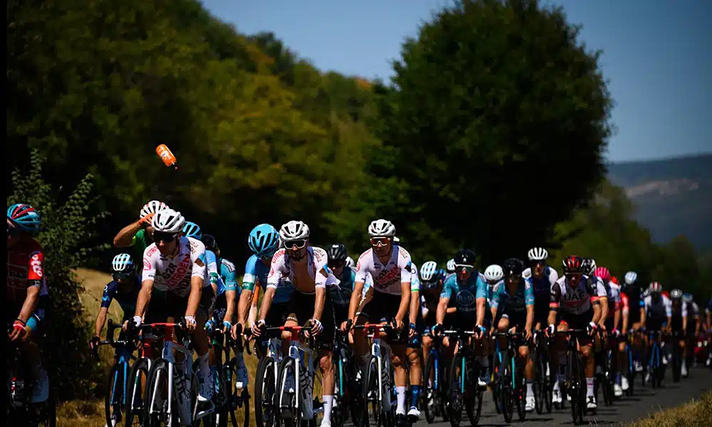 Vinícius Rangel terminou a quarta etapa da Renewi Tour de ciclismo de estrada em 133° lugar (Foto: Reprodução)