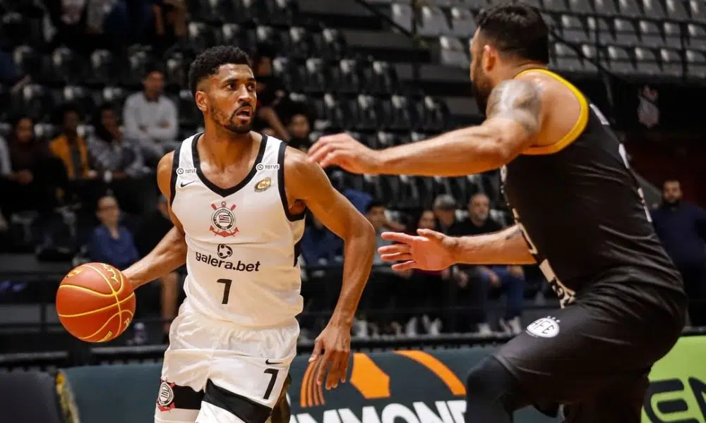 Corinthians e Osasco Paulista de basquete