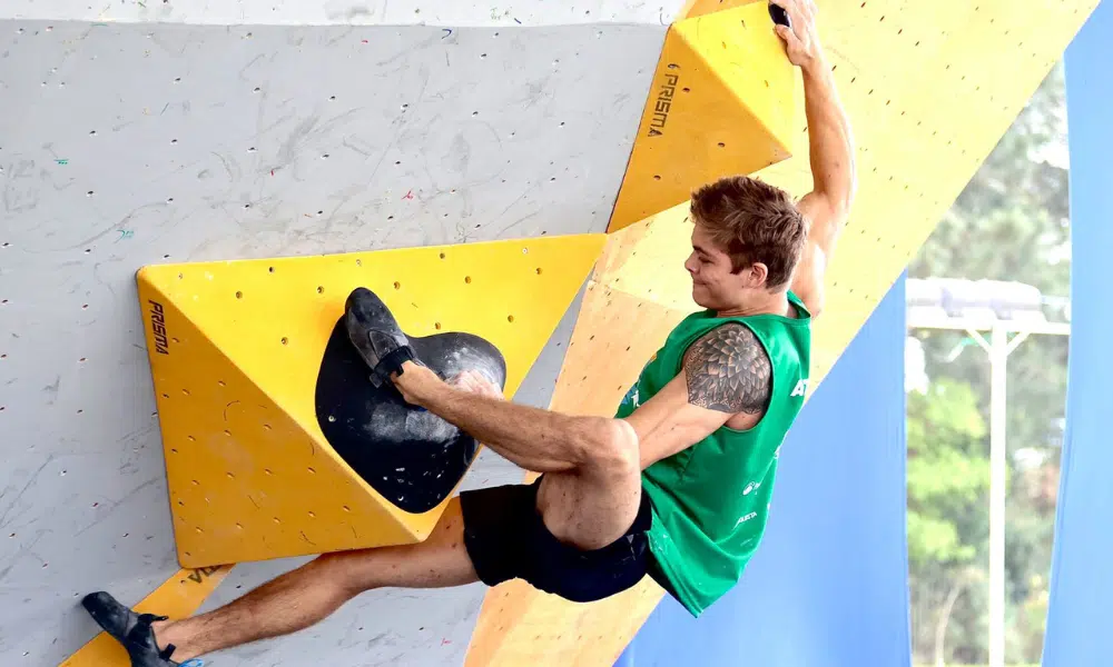 Felipe Ho é destaque da seleção de escalada esportiva do Brasil