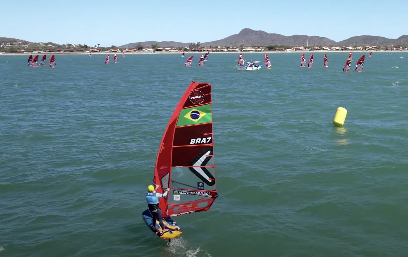 Na IQFoil masculina são 12 atletas de cinco países. E no feminino participam seis representantes de quatro nações no Búzios Vela Clube.