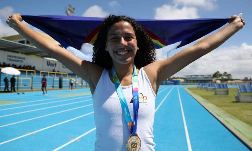 Pernambucana finaliza trajetória na competição estudantil com mais um ouroPernambucana finaliza trajetória na competição estudantil com mais um ouro