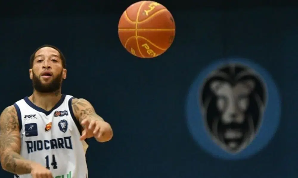 Rio Claro e Osasco Paulista de basquete
