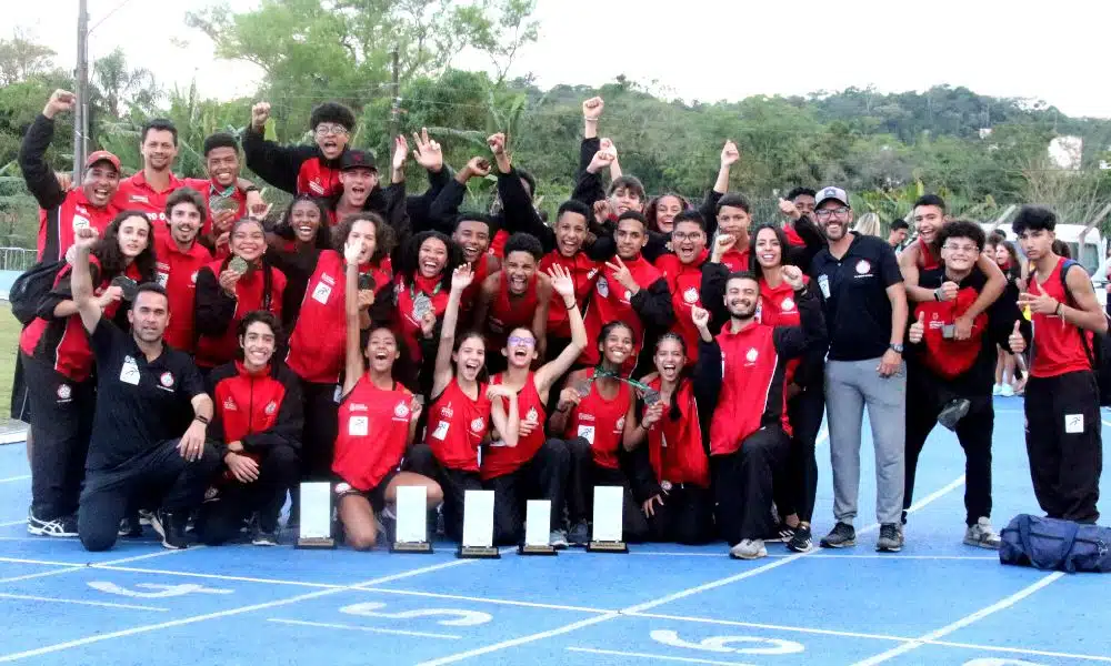 Equipe do Centro Olímpico posa para foto