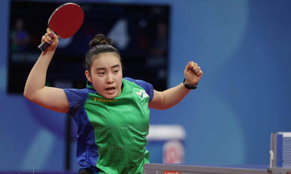 Laura Watanabe em ação no Sul-Americano de tênis de mesa
